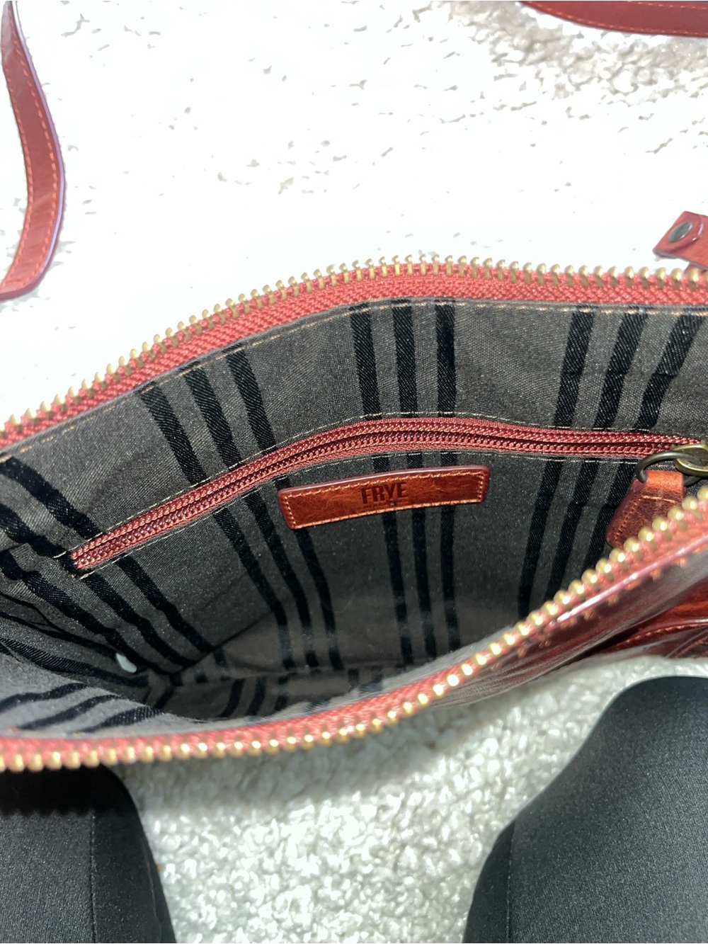 Frye leather crossbody messenger bag - Picture 12 of 14